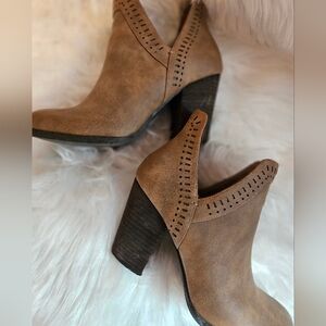 Bloc heels booties‎